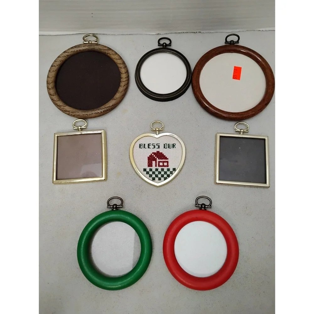 Lot of 8 VTG Christmas Needlepoint Ornament Link Frame Plastic Metal Faux Wood